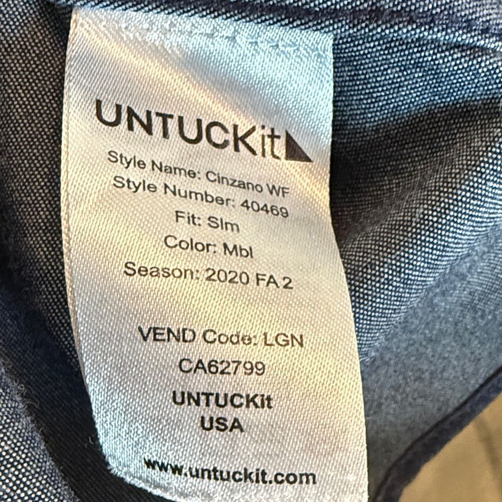 UNTUCKit Cinzano Blue Denim Casual Button-Down Shirt size medium - Picture 6 of 11